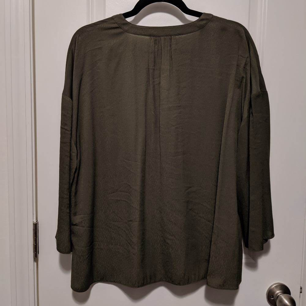 blouse - Picture 2 of 3